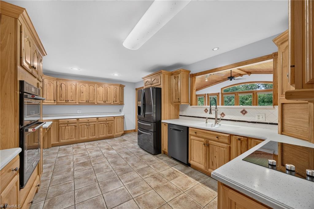 323 Nurse Road