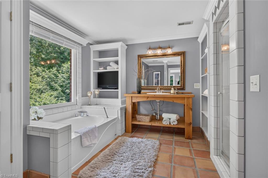 6035 Kempsford Court