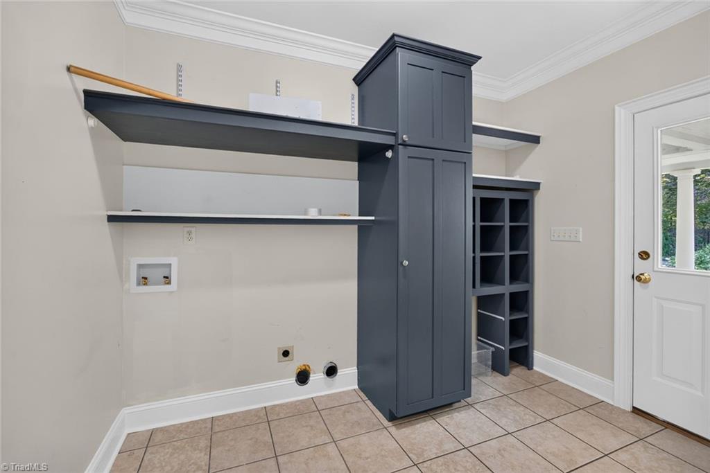 6035 Kempsford Court