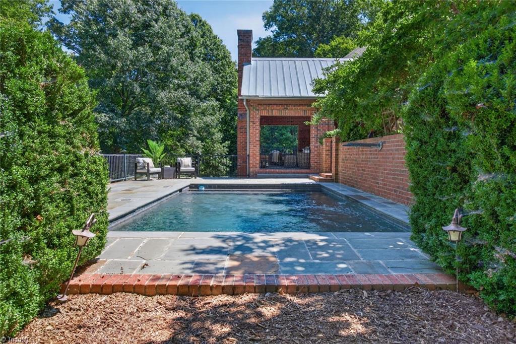 6035 Kempsford Court