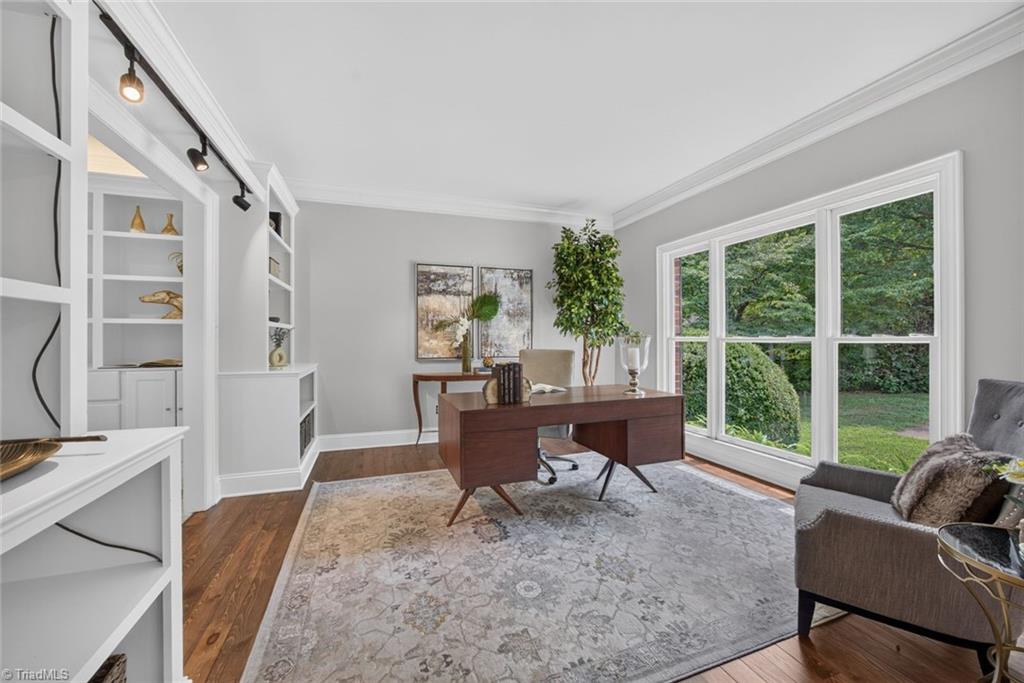 6035 Kempsford Court