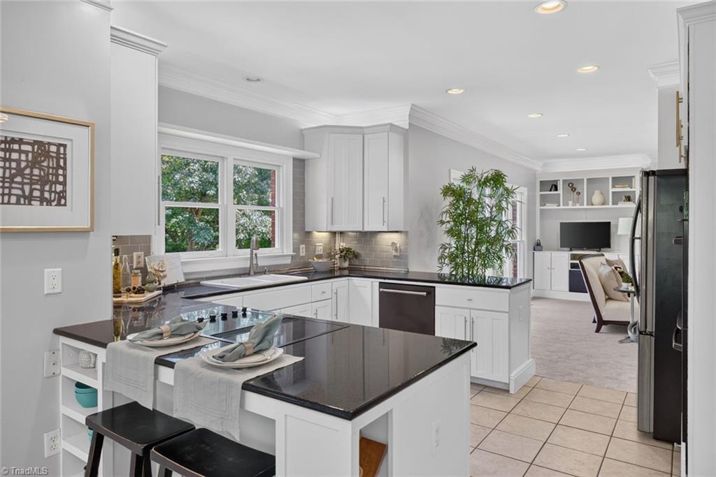 6035 Kempsford Court