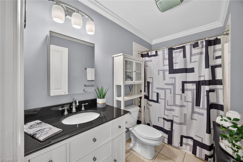 6035 Kempsford Court