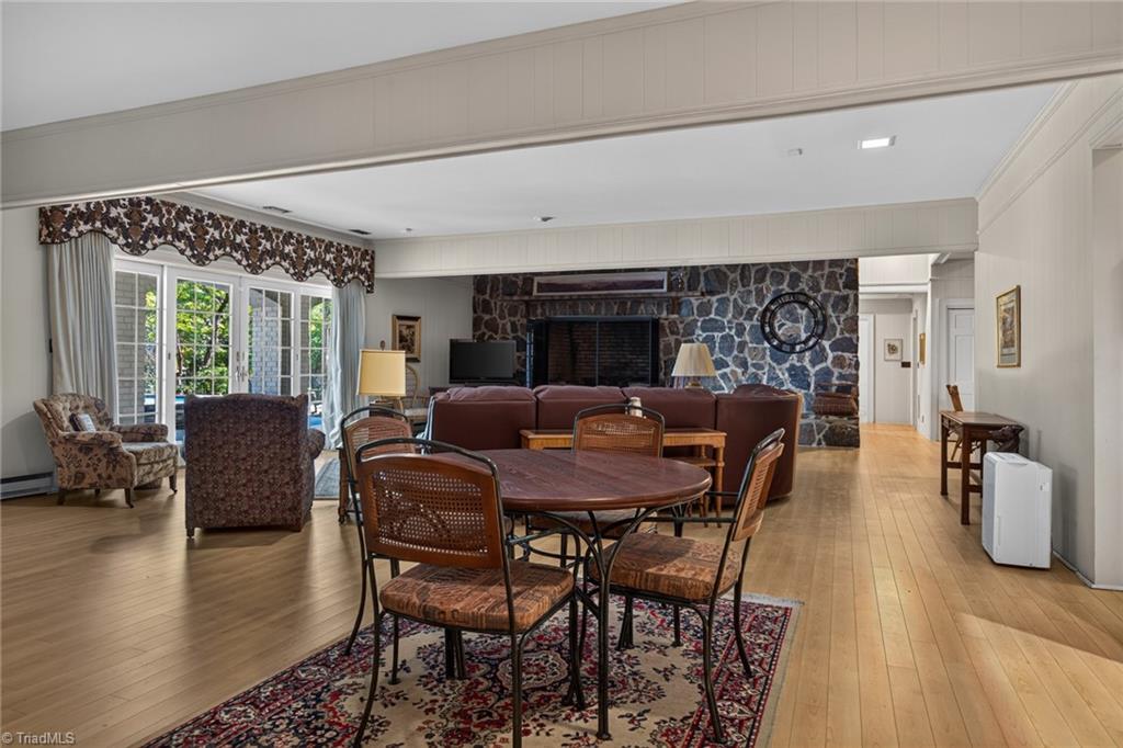 373 Lawrelyn Drive