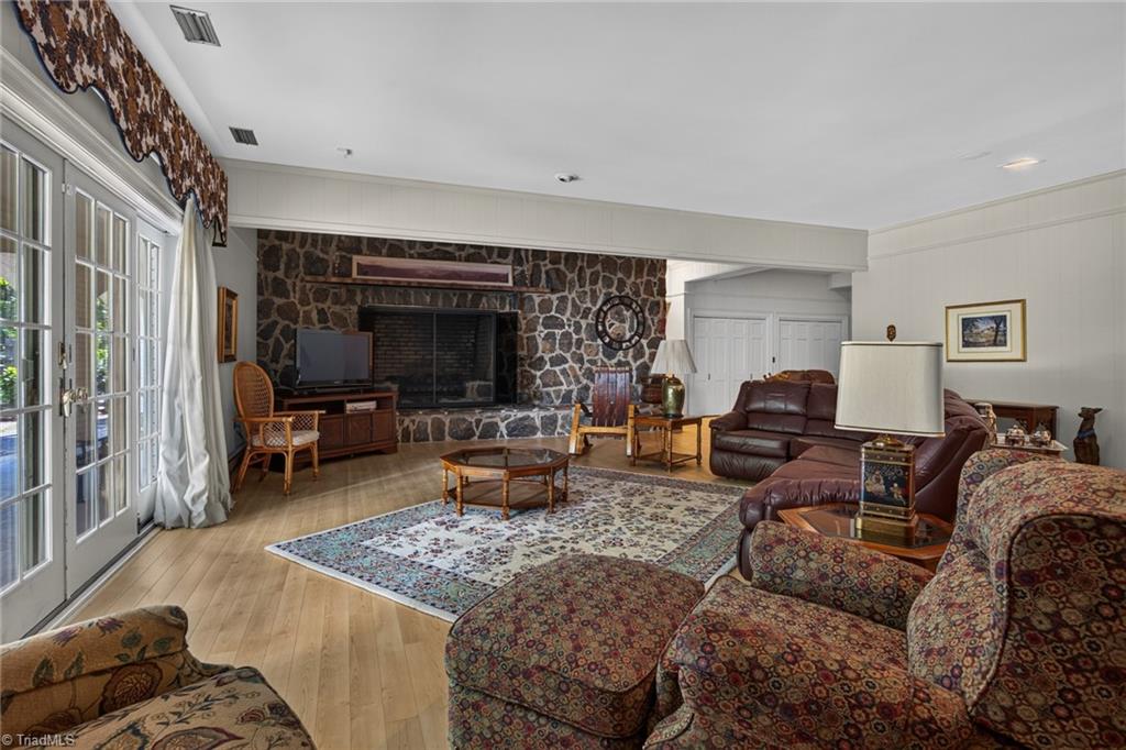 373 Lawrelyn Drive
