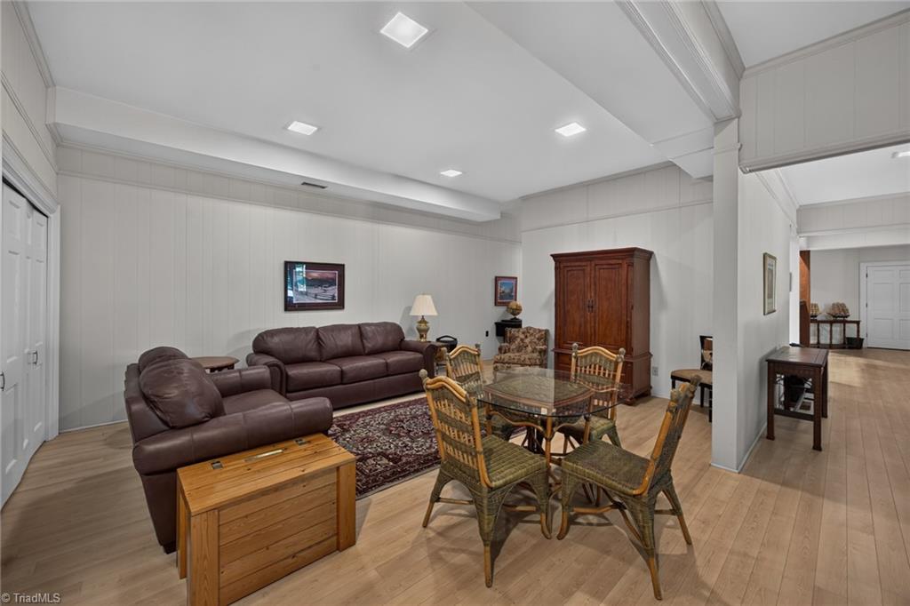 373 Lawrelyn Drive