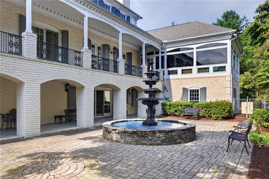 373 Lawrelyn Drive