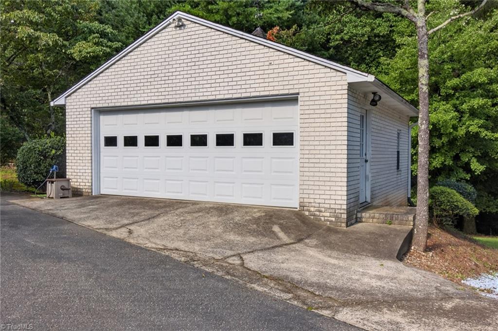 373 Lawrelyn Drive