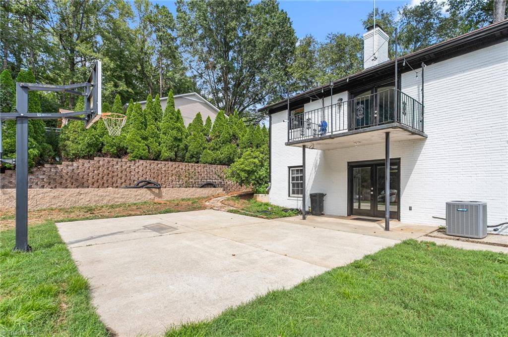 1200 Quail Hollow Road