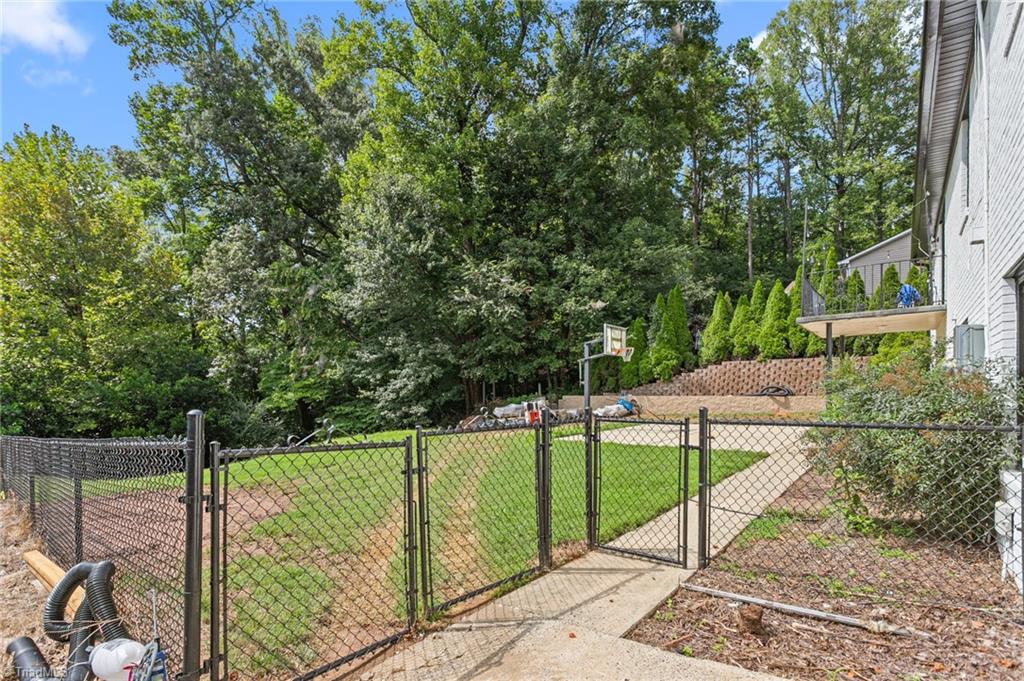 1200 Quail Hollow Road