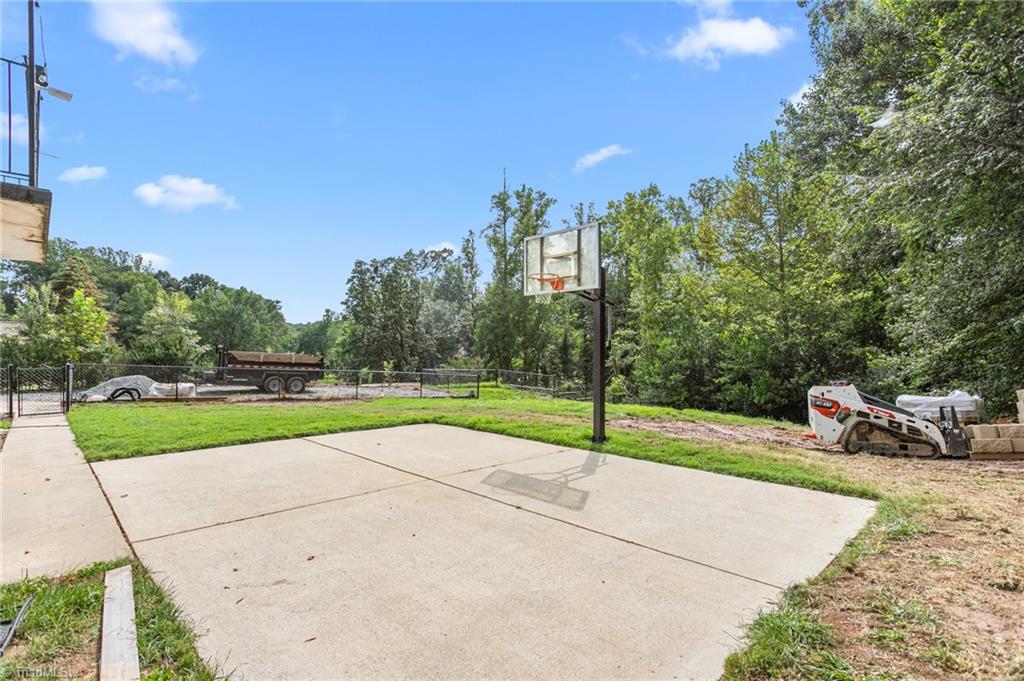 1200 Quail Hollow Road