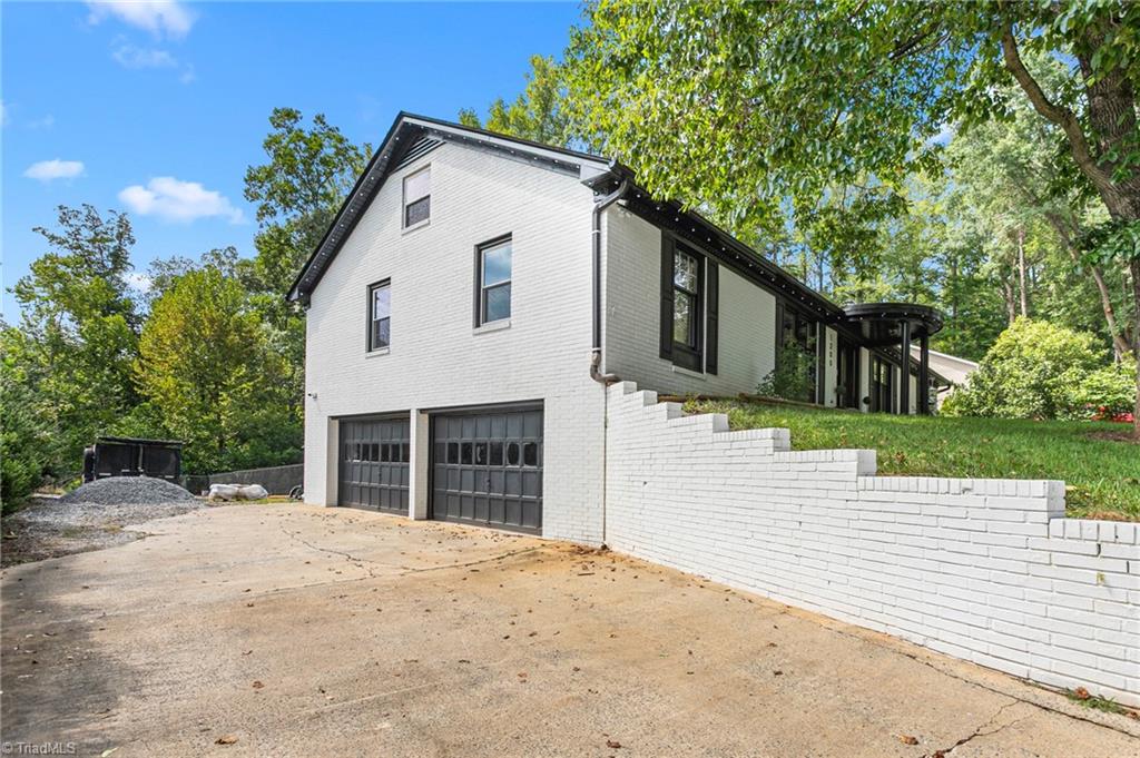 1200 Quail Hollow Road