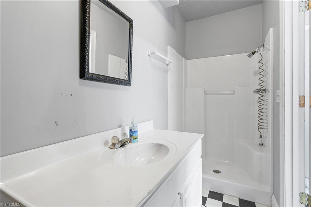 1200 Quail Hollow Road