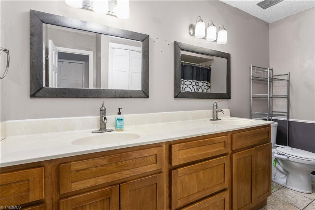 1200 Quail Hollow Road