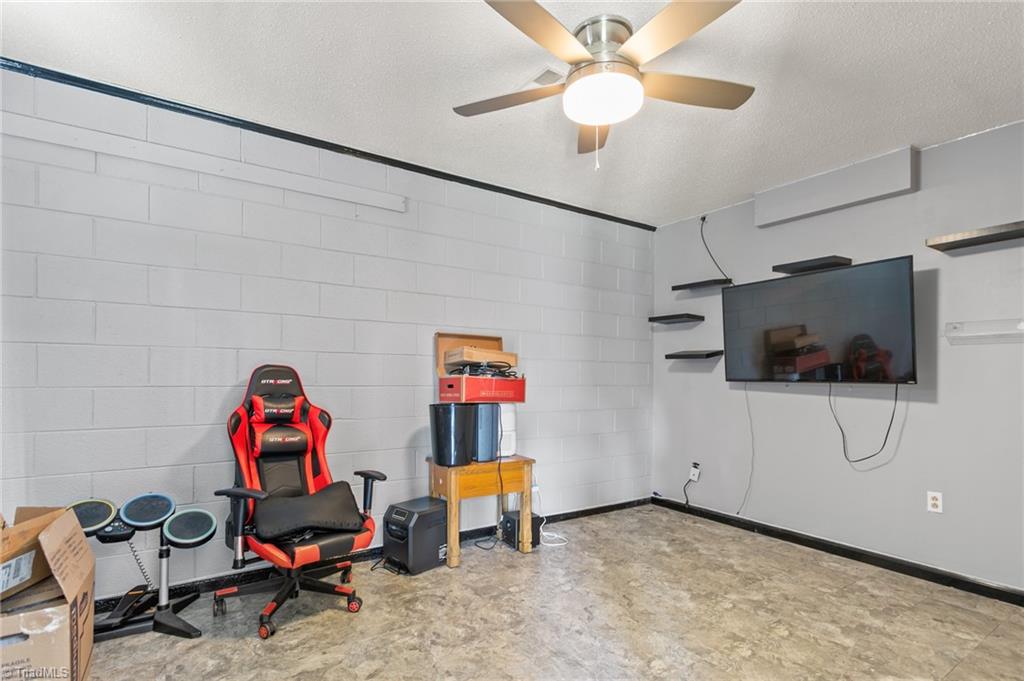 1200 Quail Hollow Road