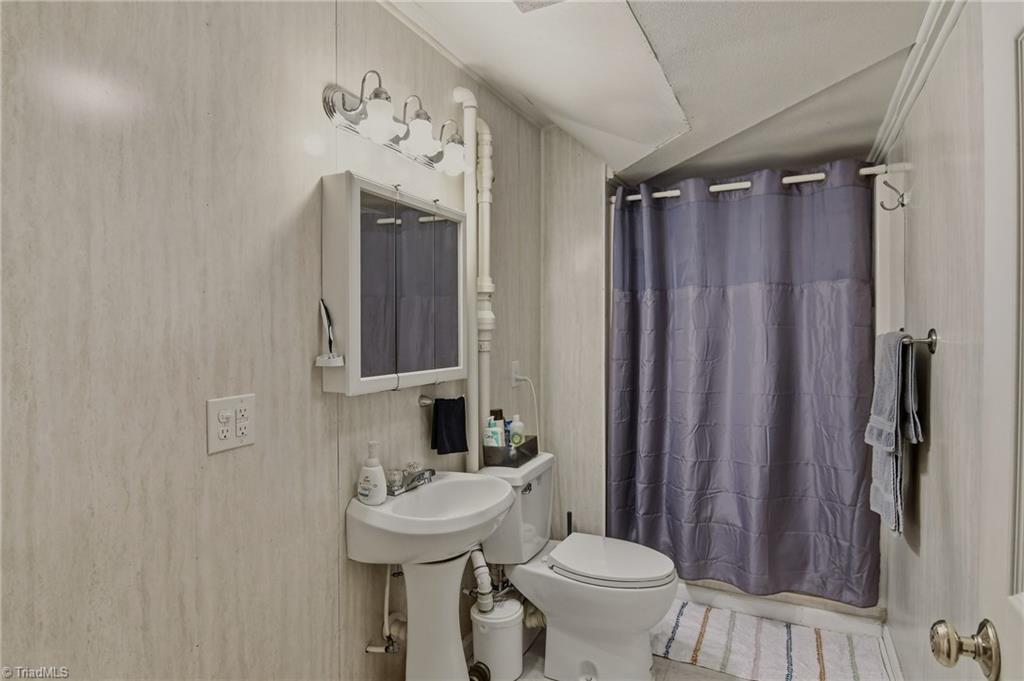2301 Griffith Road, Winston-Salem