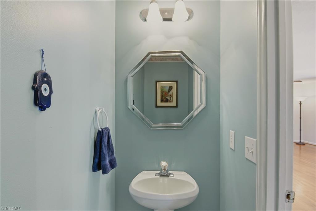 2301 Griffith Road, Winston-Salem