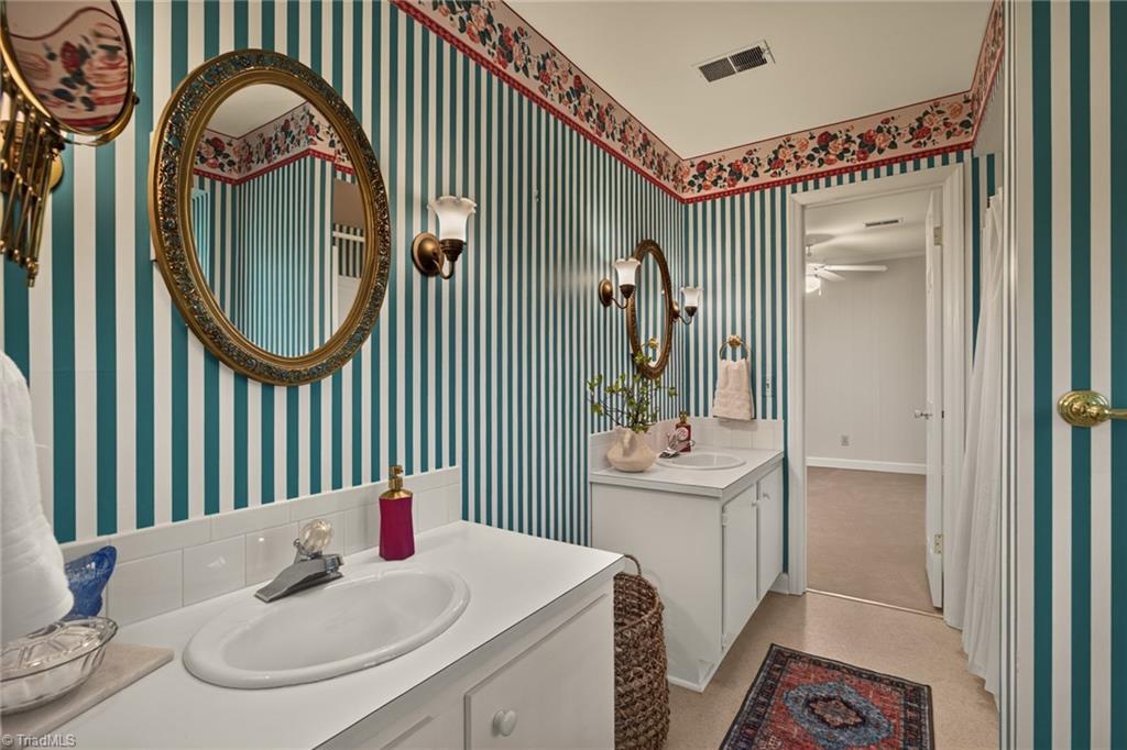 805 Chartwell Circle, Winston-Salem