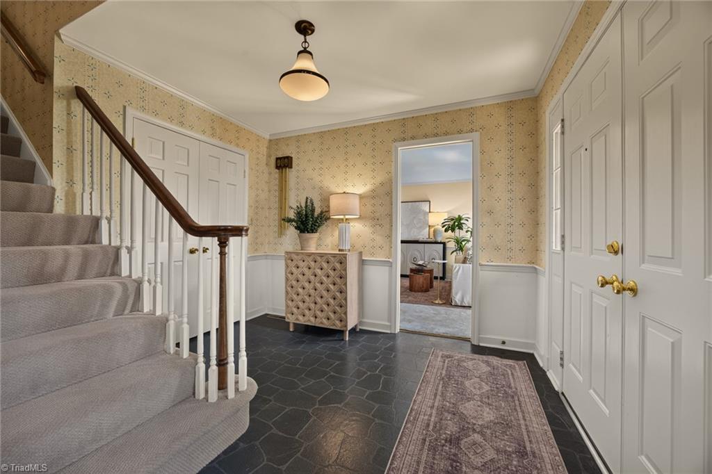 805 Chartwell Circle, Winston-Salem
