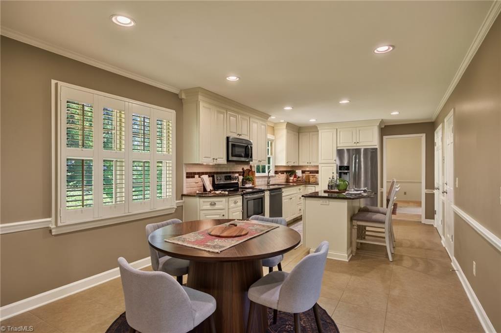 805 Chartwell Circle, Winston-Salem