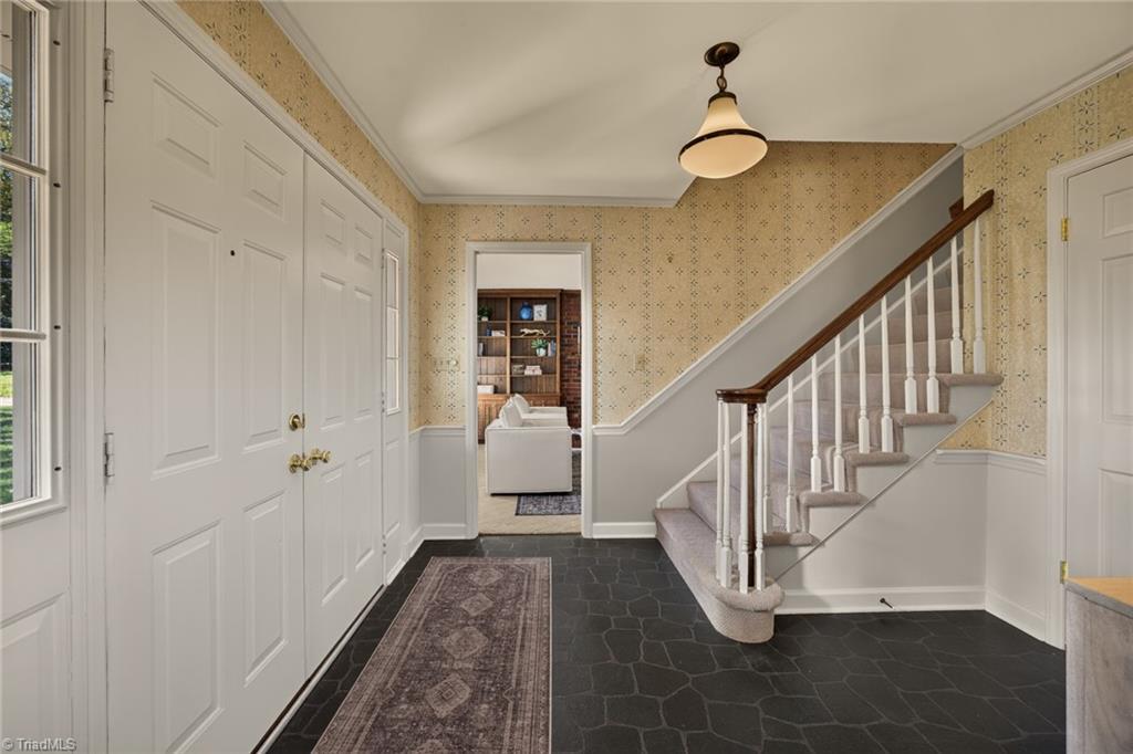 805 Chartwell Circle, Winston-Salem