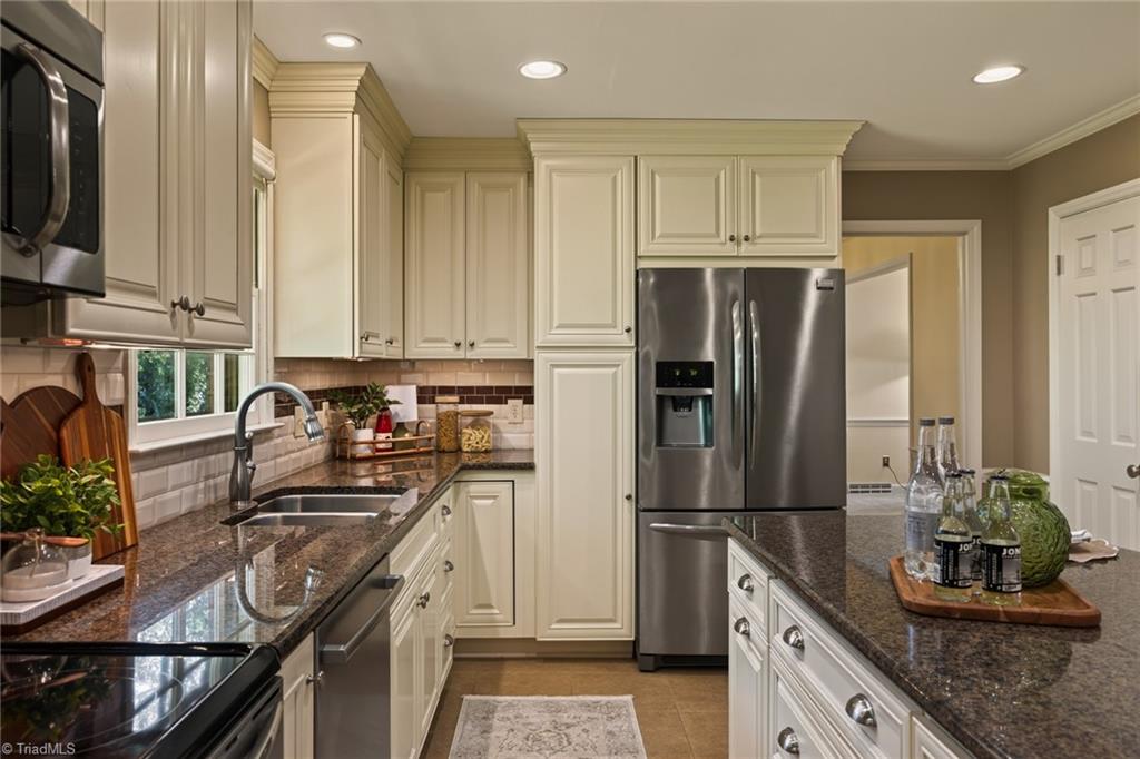 805 Chartwell Circle, Winston-Salem