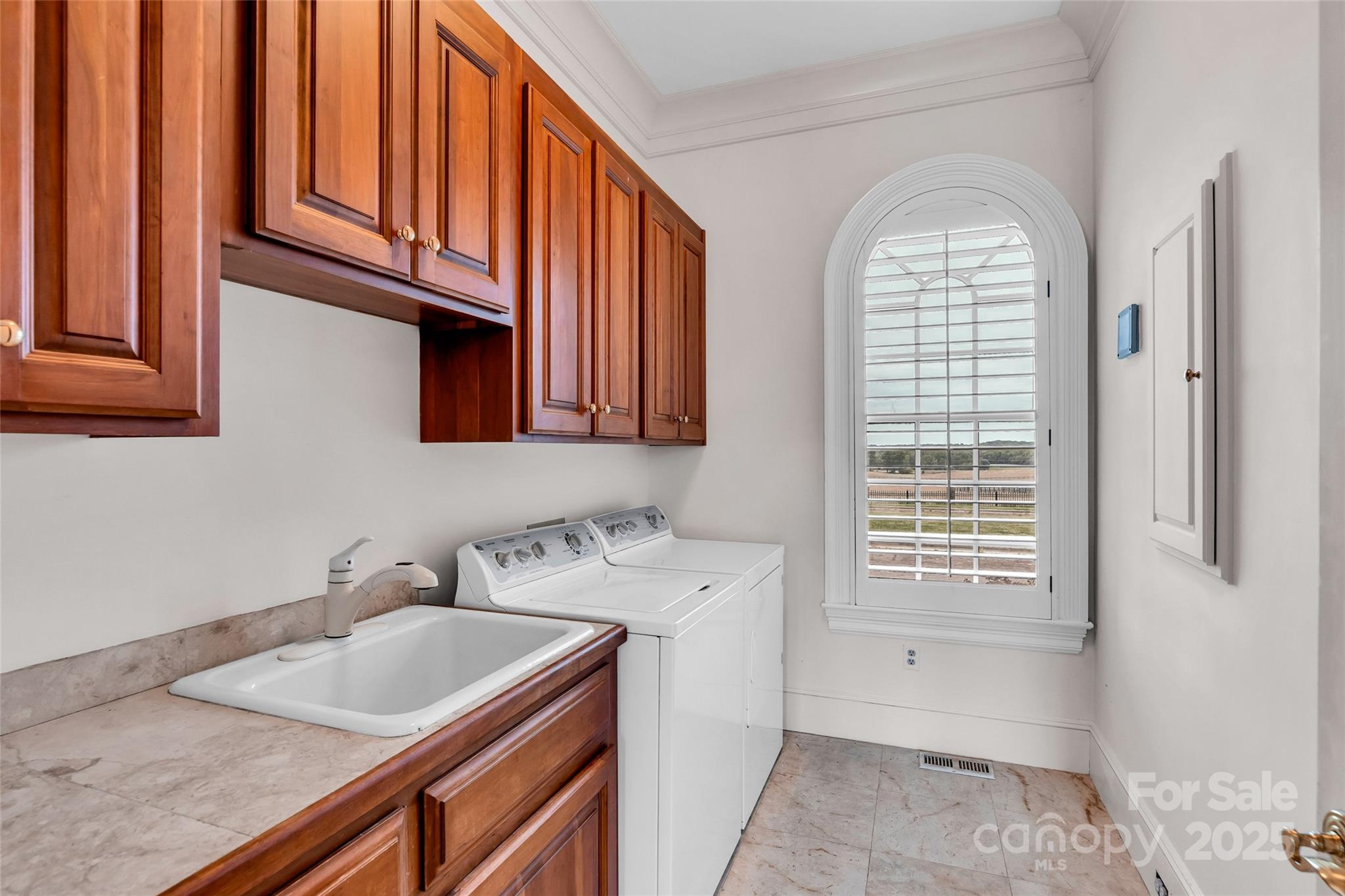 1100 Glen Oaks Drive