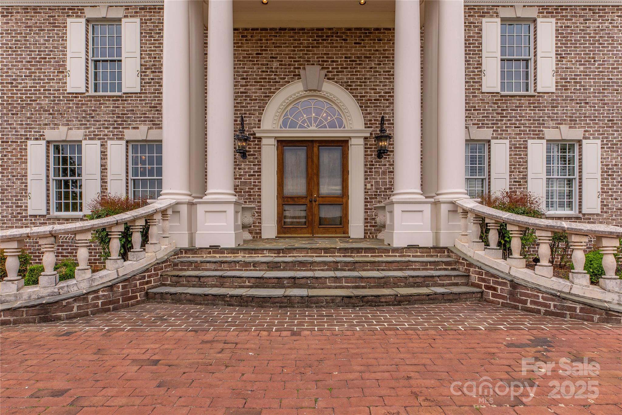 1100 Glen Oaks Drive