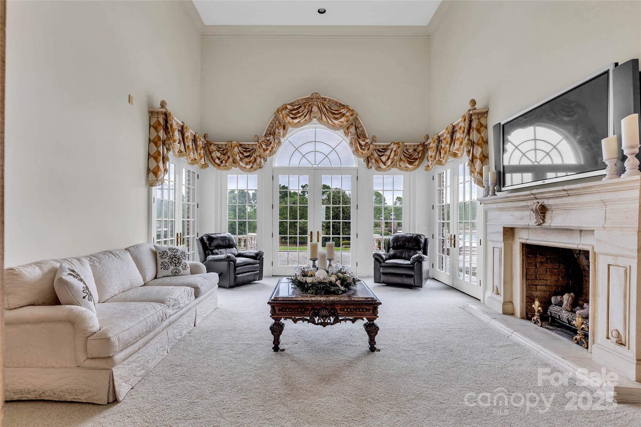 1100 Glen Oaks Drive