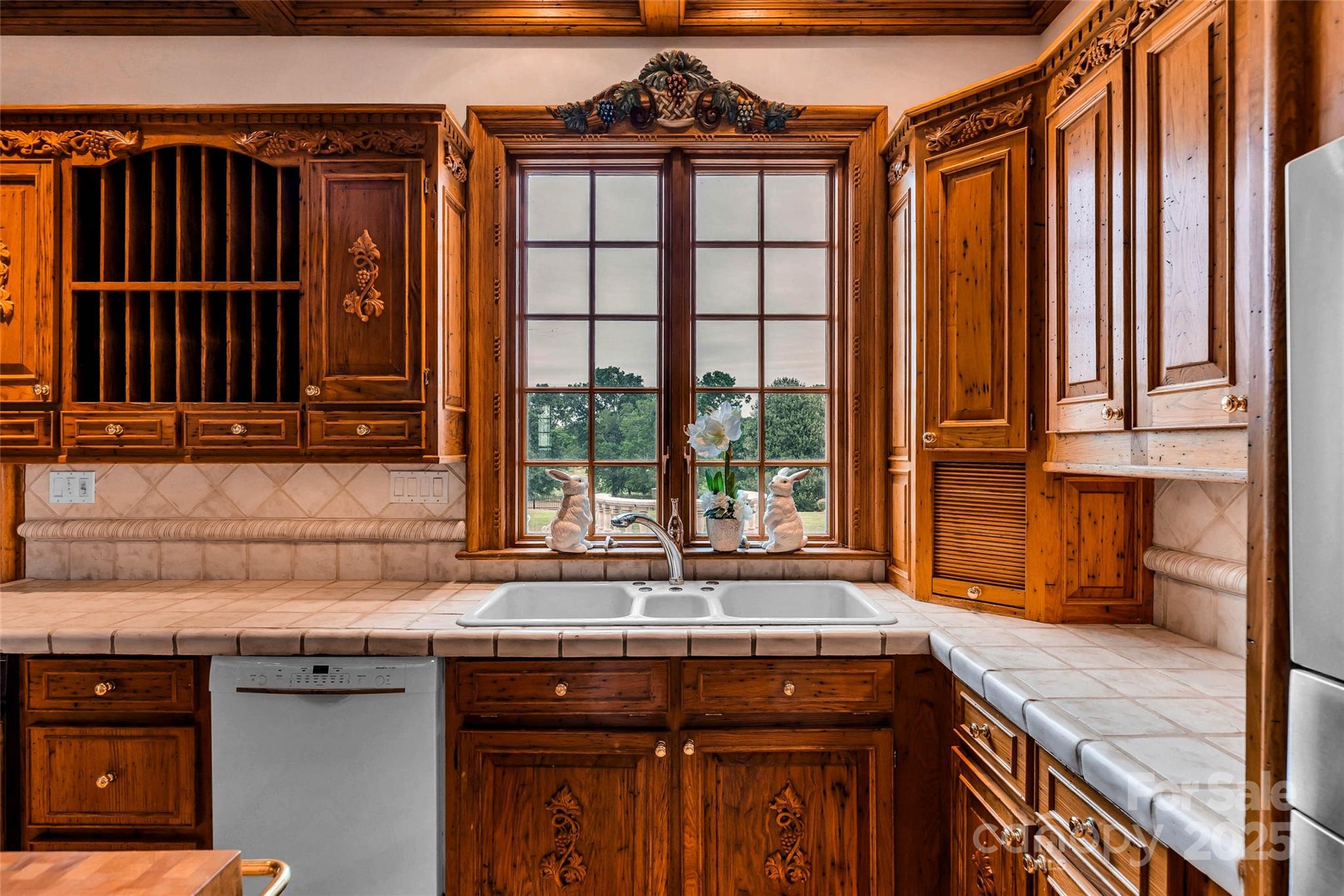 1100 Glen Oaks Drive