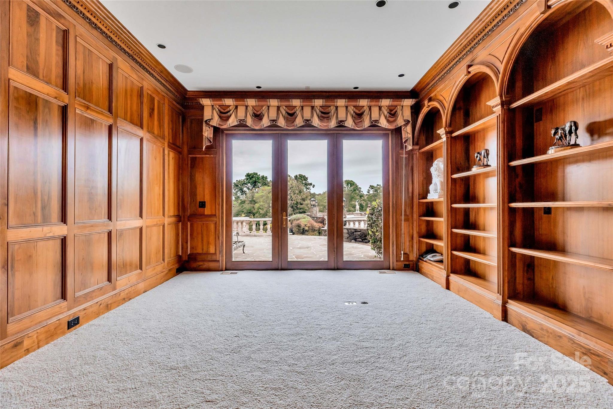 1100 Glen Oaks Drive