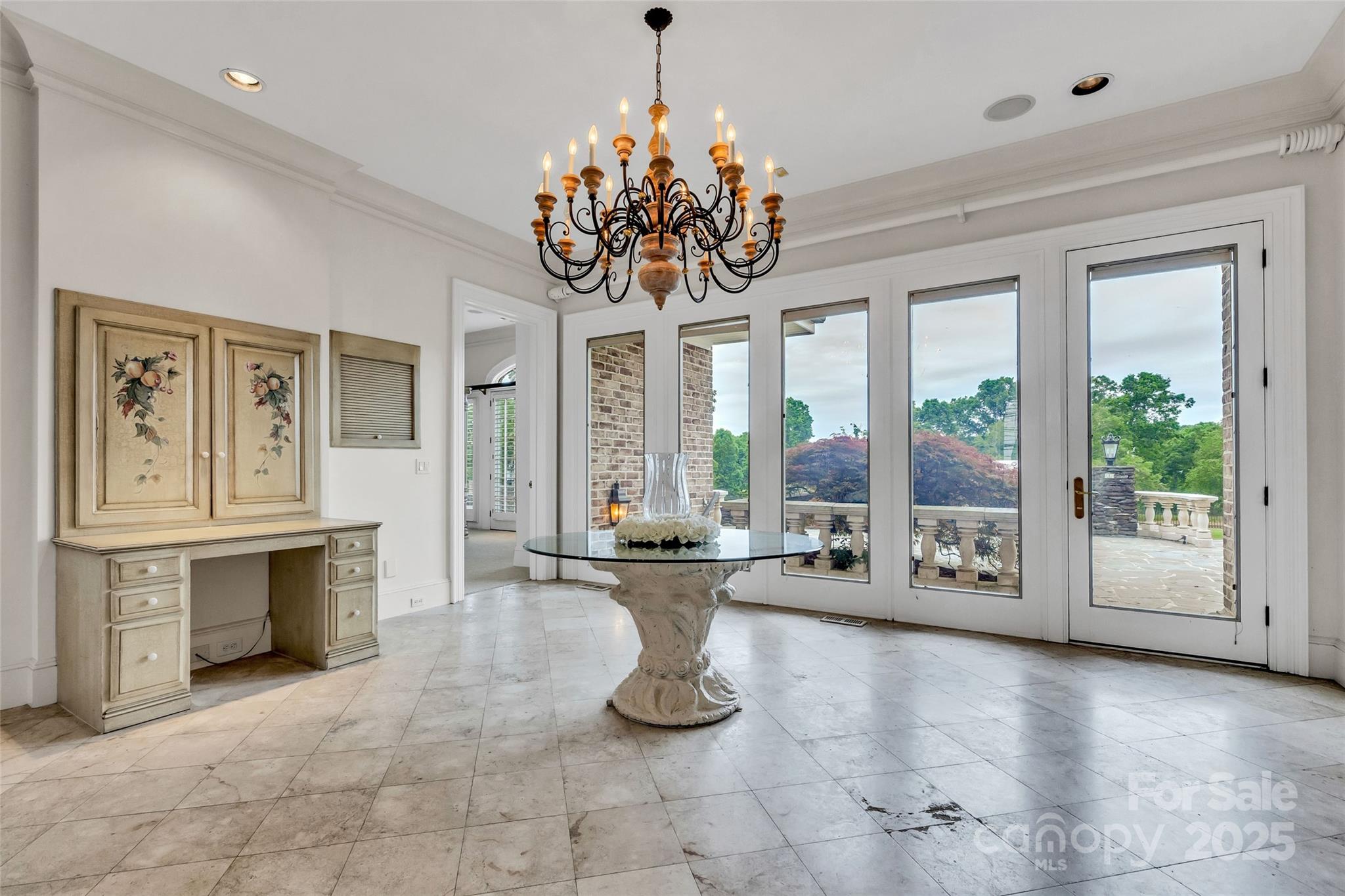 1100 Glen Oaks Drive