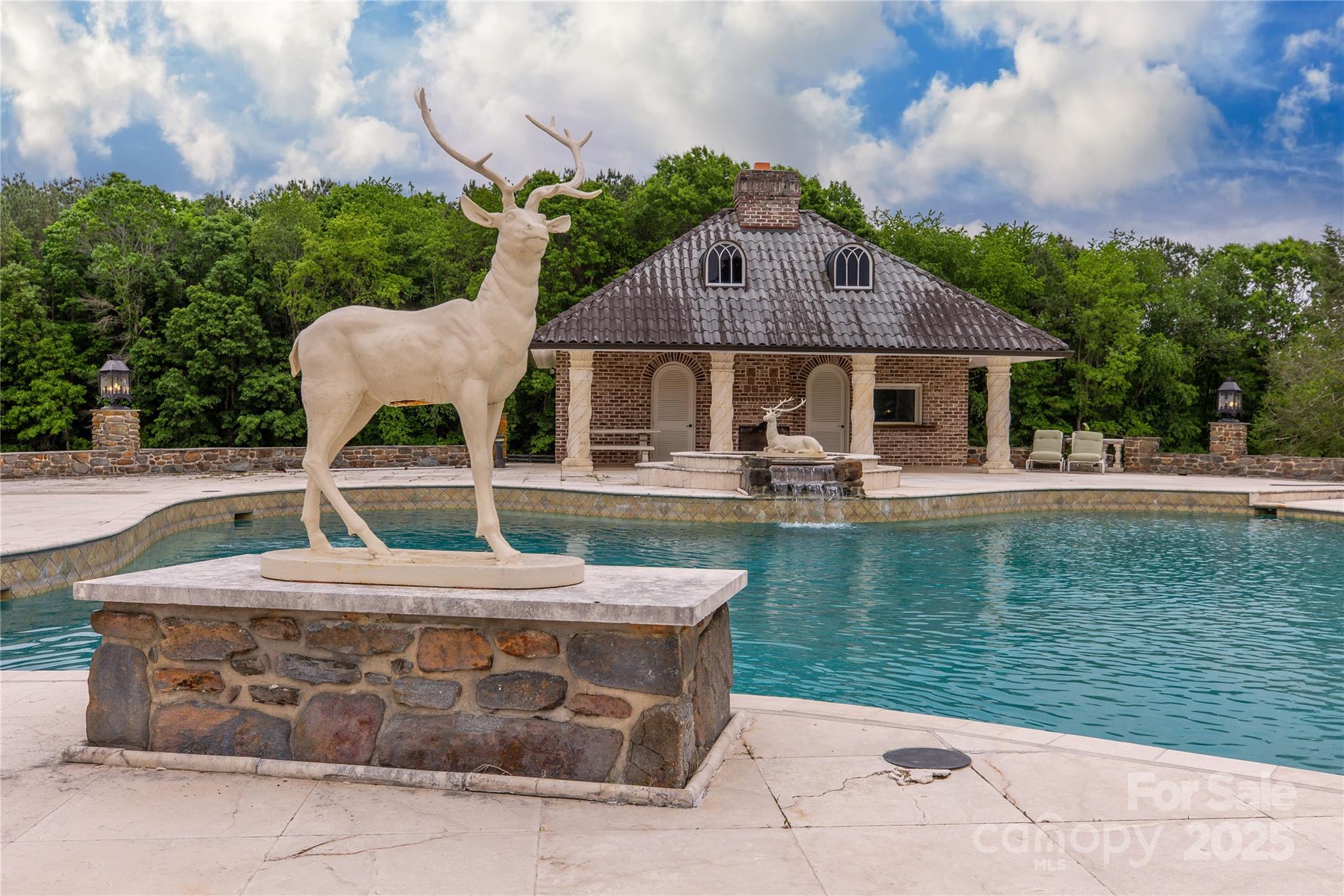 1100 Glen Oaks Drive
