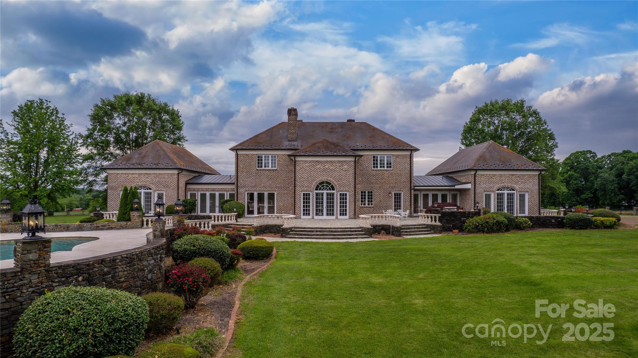 1100 Glen Oaks Drive