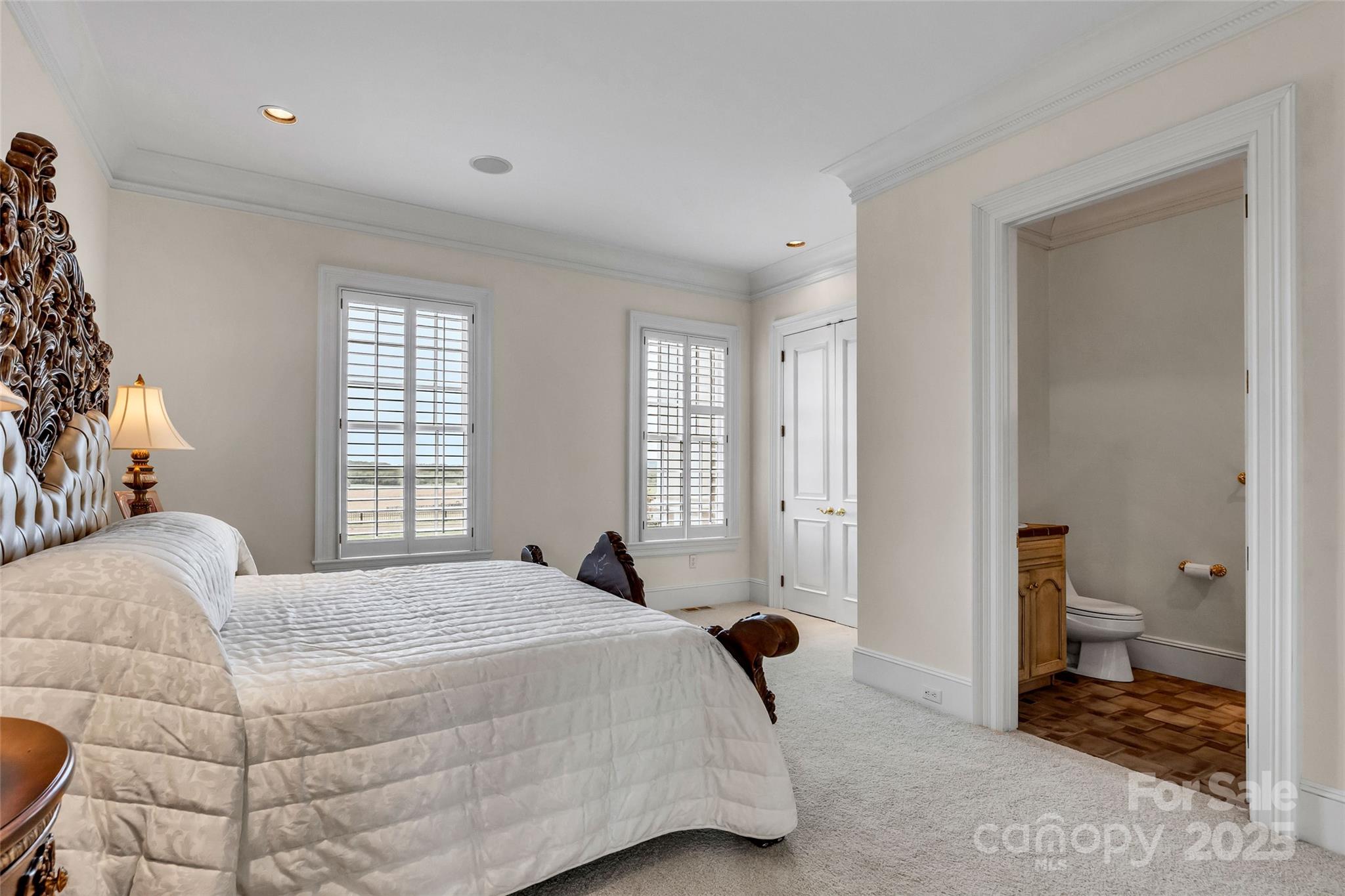 1100 Glen Oaks Drive