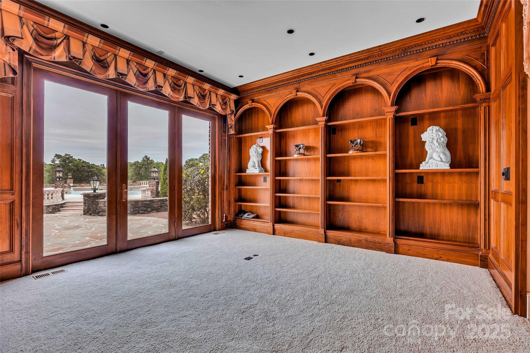 1100 Glen Oaks Drive