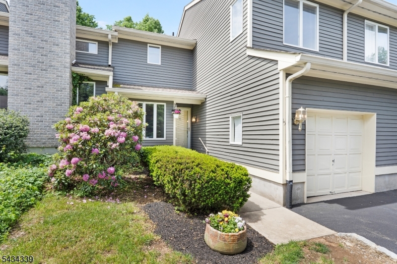 15 Saint Andrews Ln