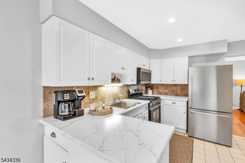 15 Saint Andrews Ln