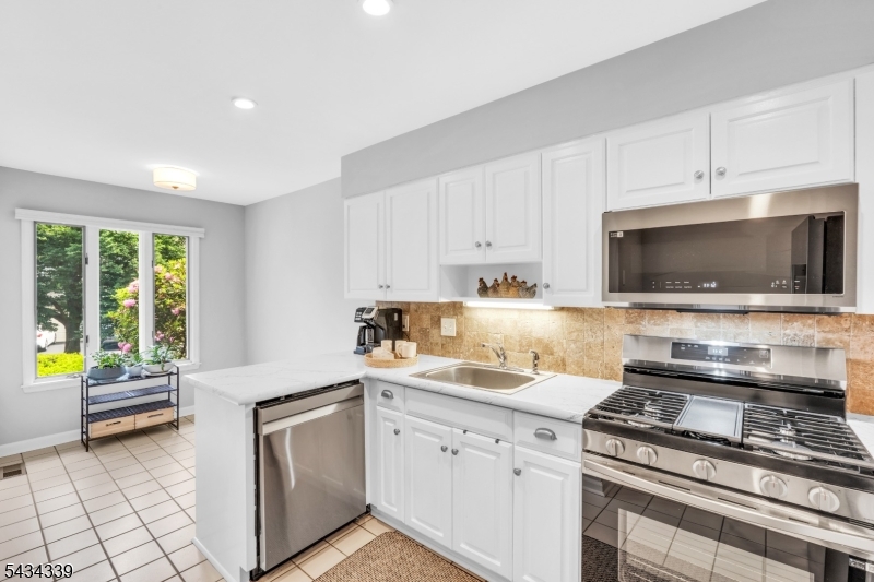 15 Saint Andrews Ln