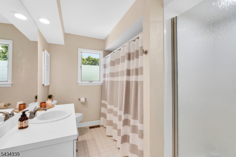 15 Saint Andrews Ln
