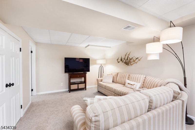 15 Saint Andrews Ln