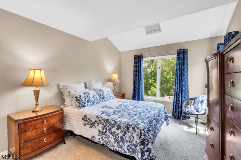 15 Saint Andrews Ln