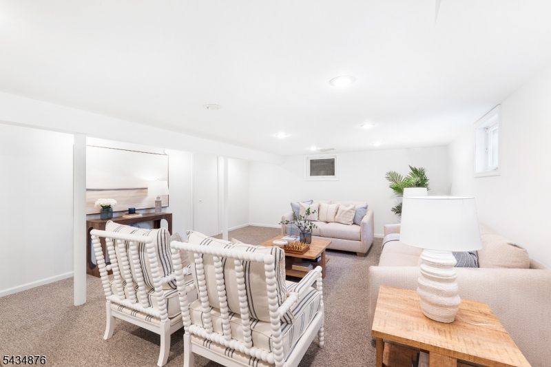 111 Anderson Hill Rd