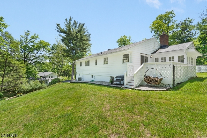 111 Anderson Hill Rd
