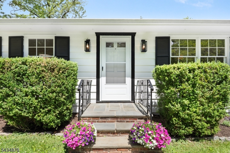 111 Anderson Hill Rd
