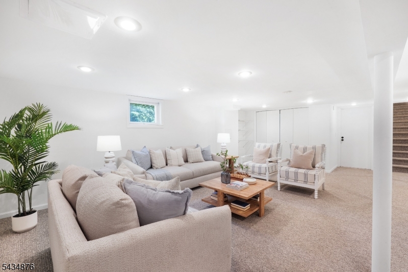 111 Anderson Hill Rd