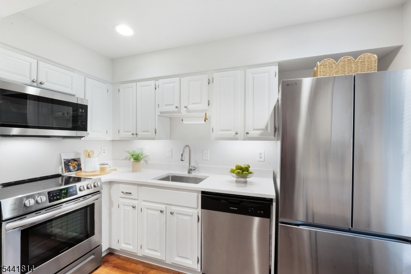 23 Commonwealth Dr