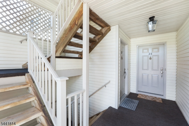 23 Commonwealth Dr