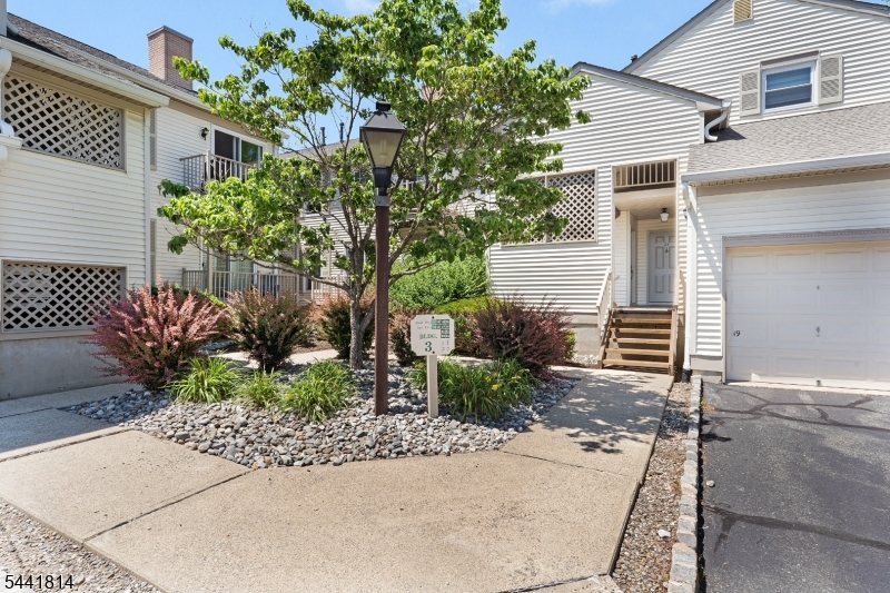 23 Commonwealth Dr