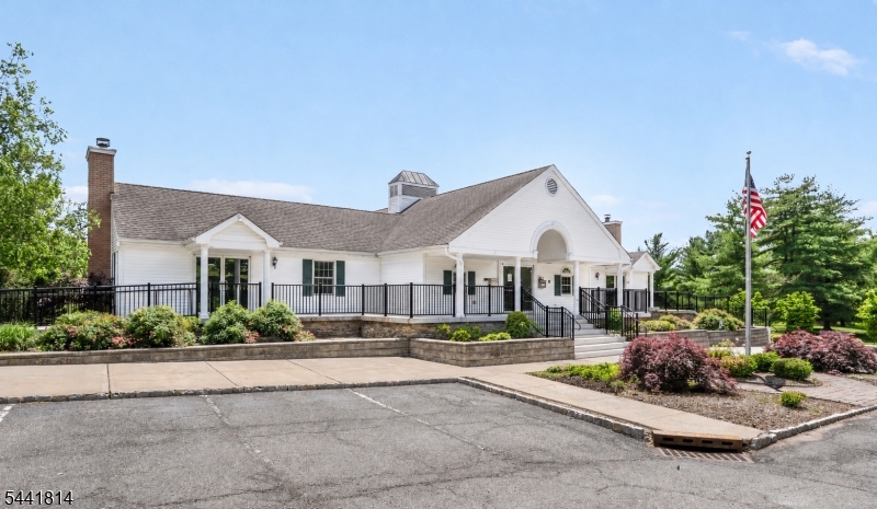 23 Commonwealth Dr